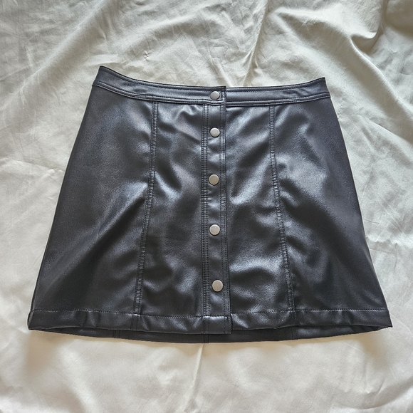 Black button front skirt - Picture 1 of 3